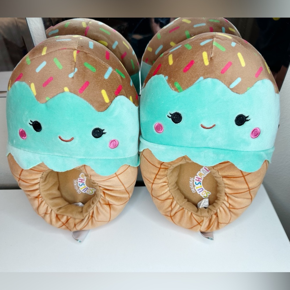 Squishmallows Maya the Mint Ice Cream Kids Slippers - size 6-7 - Picture 4 of 8